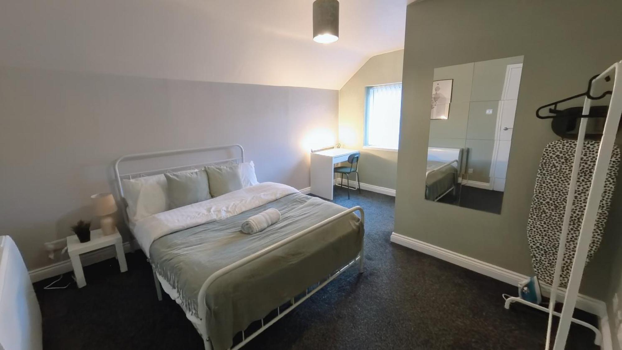 Group Bookings: Up To 30 Guests Across 5 Spacious Flats! Keyless Access Free Wifi & Parking 伯明翰 外观 照片