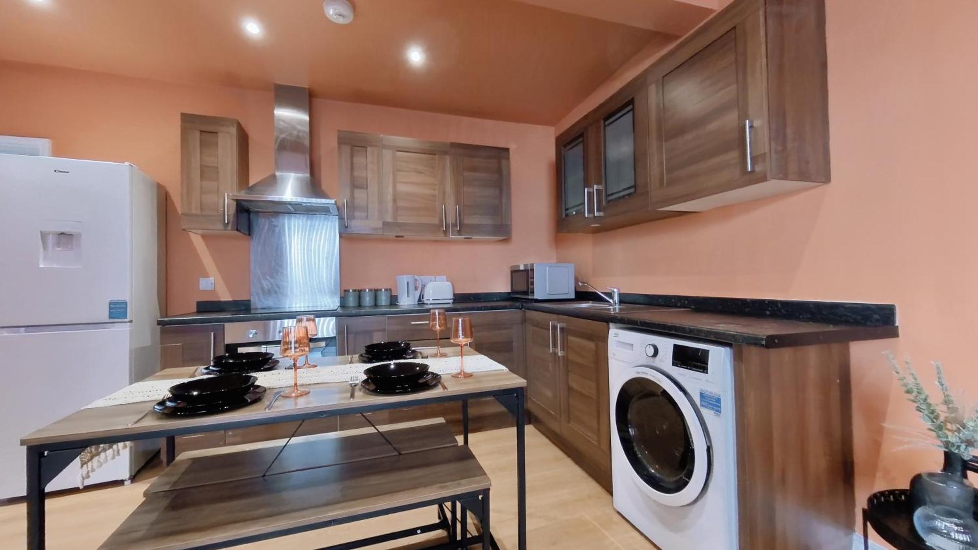 Group Bookings: Up To 30 Guests Across 5 Spacious Flats! Keyless Access Free Wifi & Parking 伯明翰 外观 照片