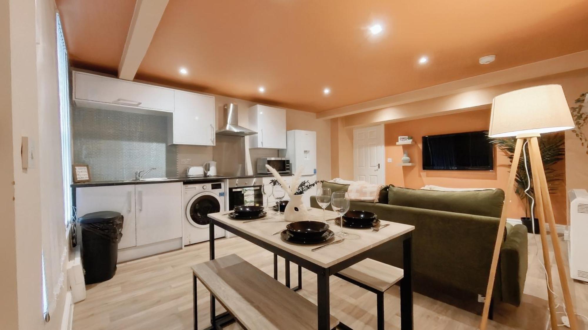 Group Bookings: Up To 30 Guests Across 5 Spacious Flats! Keyless Access Free Wifi & Parking 伯明翰 外观 照片